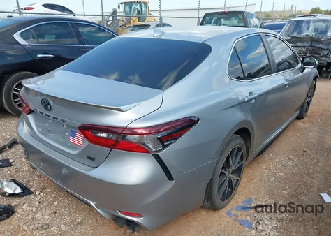 2021 Toyota Camry Se z USA, uszkodzony, nr VIN 4T1G11AKXMU417976